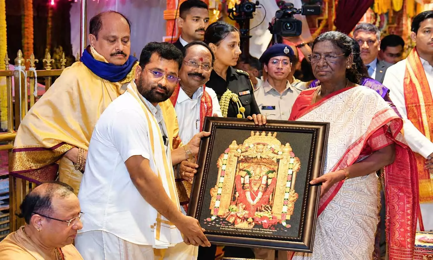 President Droupadi Murmu being presented with a memento at Kanaka Durga temple atop Indrakeeladri in Vijayawada on Wednesday President Droupadi Murmu being presented with a memento at Kanaka Durga temple atop Indrakeeladri in Vijayawada on Wednesday