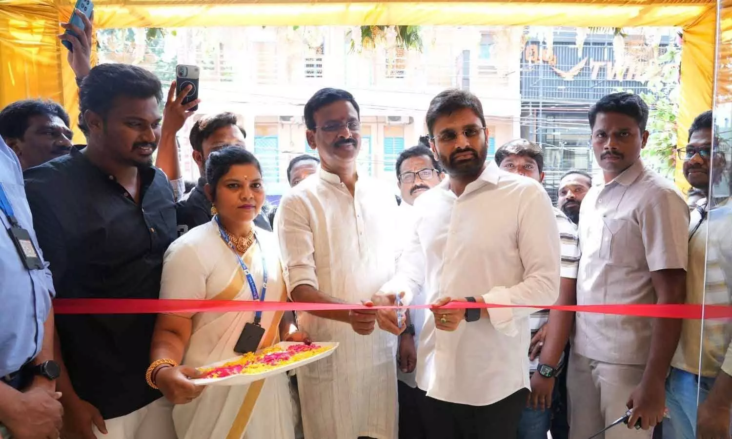 MP Putta Mahesh Kumar Yadav inaugurating the mall MP Putta Mahesh Kumar Yadav inaugurating the mall