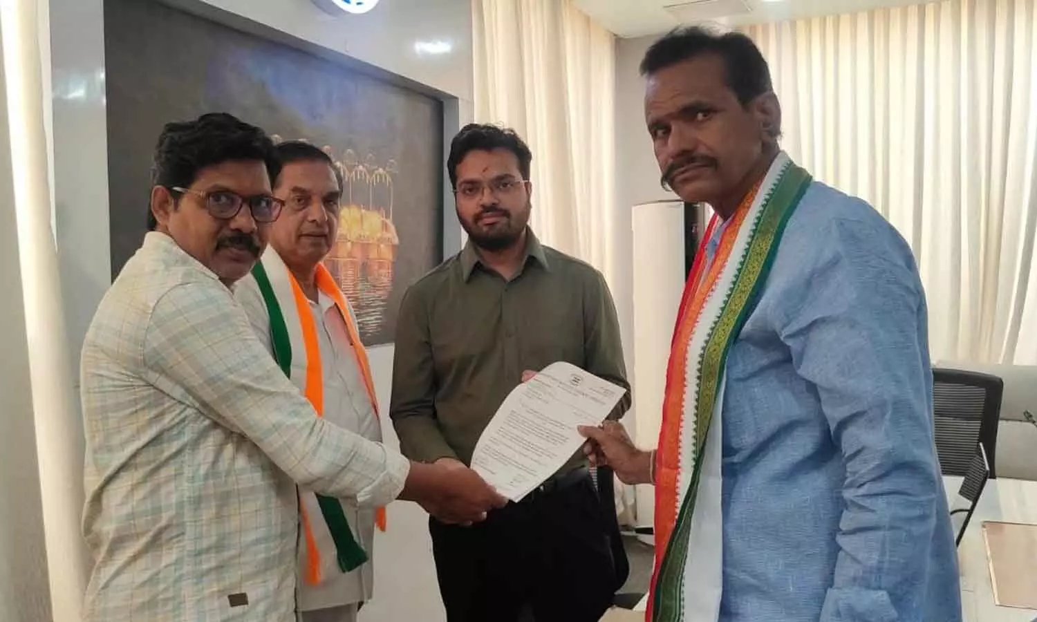 CPM and Congress leaders submitting a representation to the Municipal Corporation Commissioner CPM and Congress leaders submitting a representation to the Municipal Corporation Commissioner