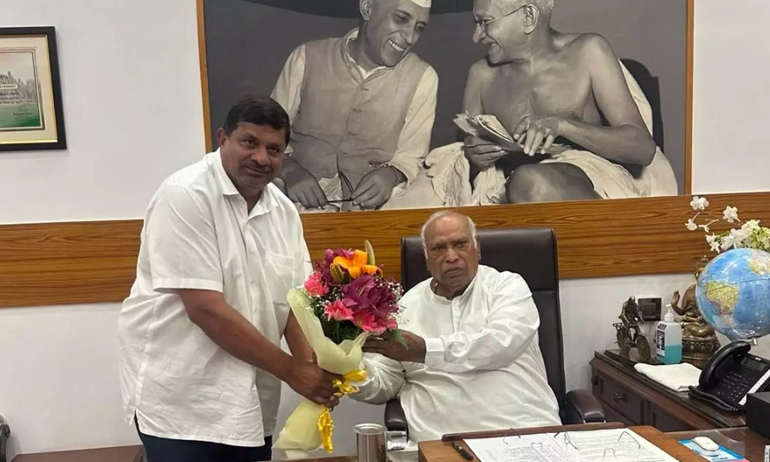 Velichala Rajender Rao meets AICC chief Kharge in Delhi Velichala Rajender Rao meets AICC chief Kharge in Delhi