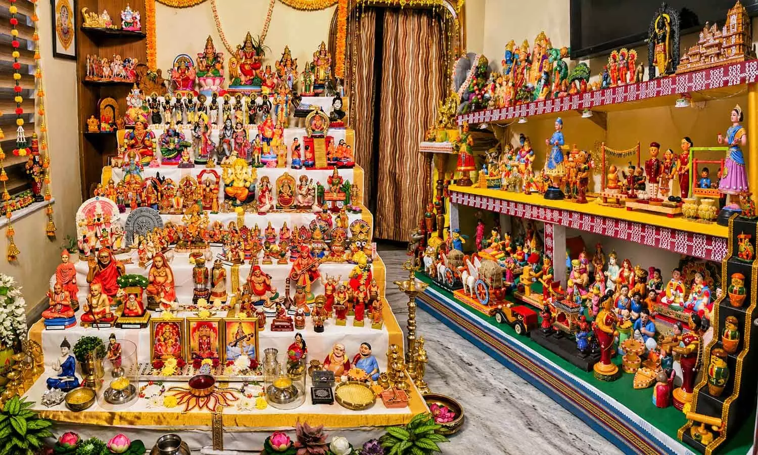 Intrinsic display of ‘Bommala Kolavu’ and their tales Intrinsic display of ‘Bommala Kolavu’ and their tales