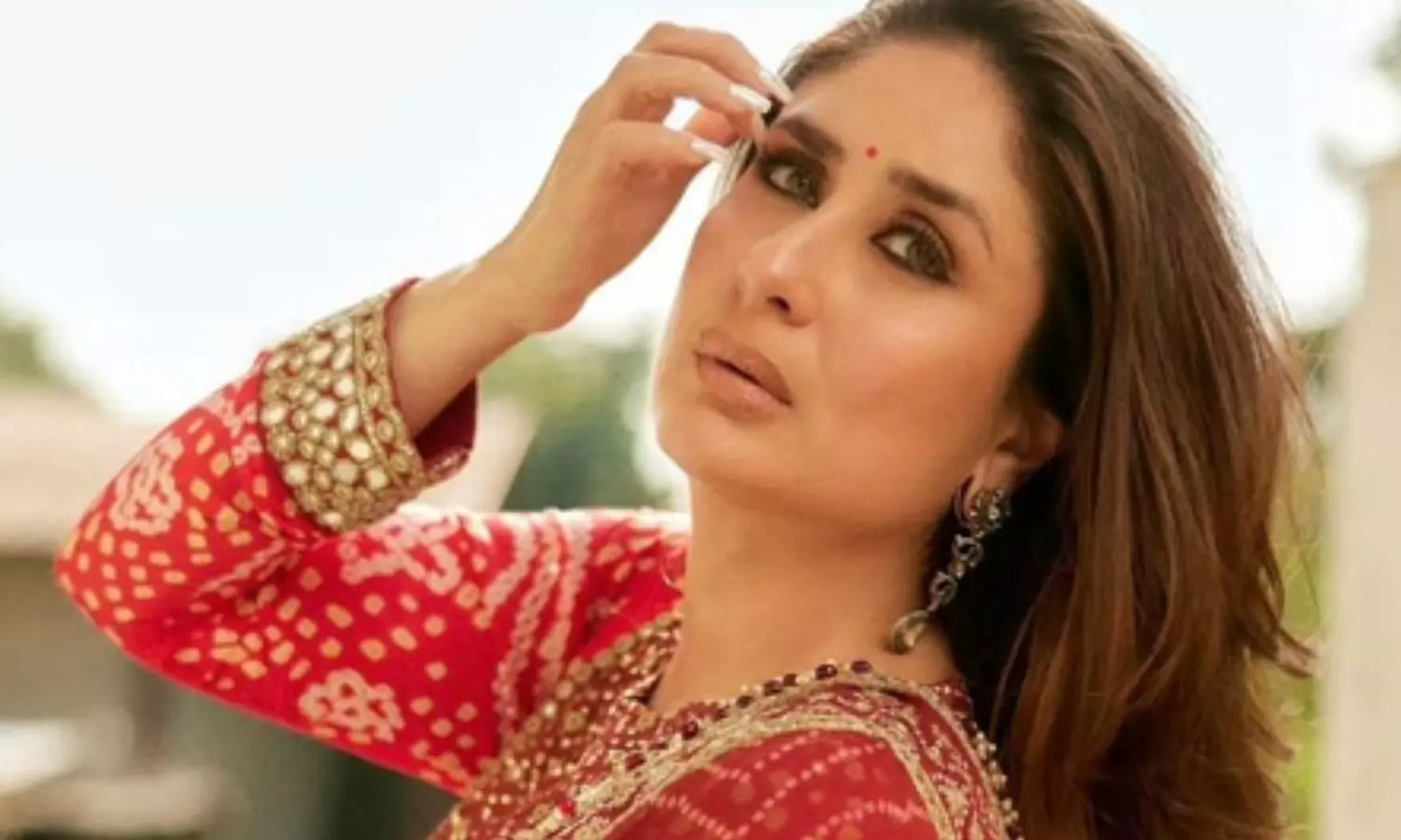 Bollywood star Kareena Kapoor Khan embraced her ‘desi side’ in a series of pictures. Bollywood star Kareena Kapoor Khan embraced her ‘desi side’ in a series of pictures.