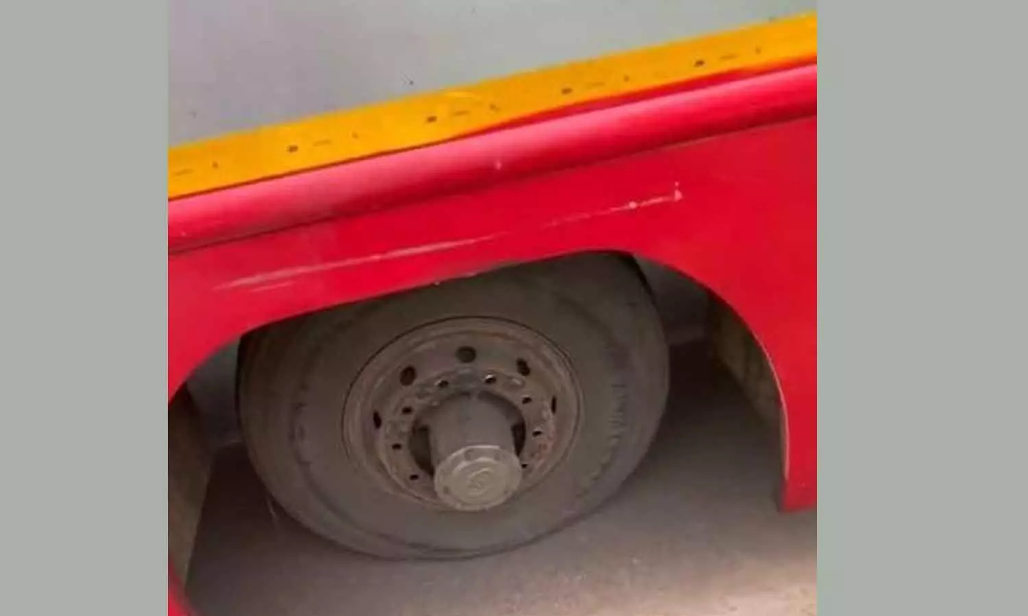 Govt bus tyre detaches on the move Govt bus tyre detaches on the move