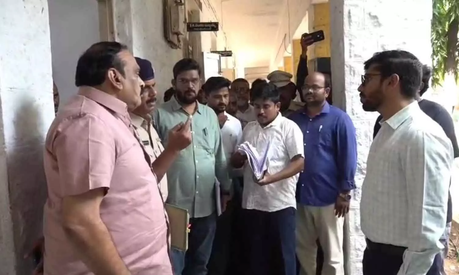 Collector inspects Anantapur nomination centers Collector inspects Anantapur nomination centers