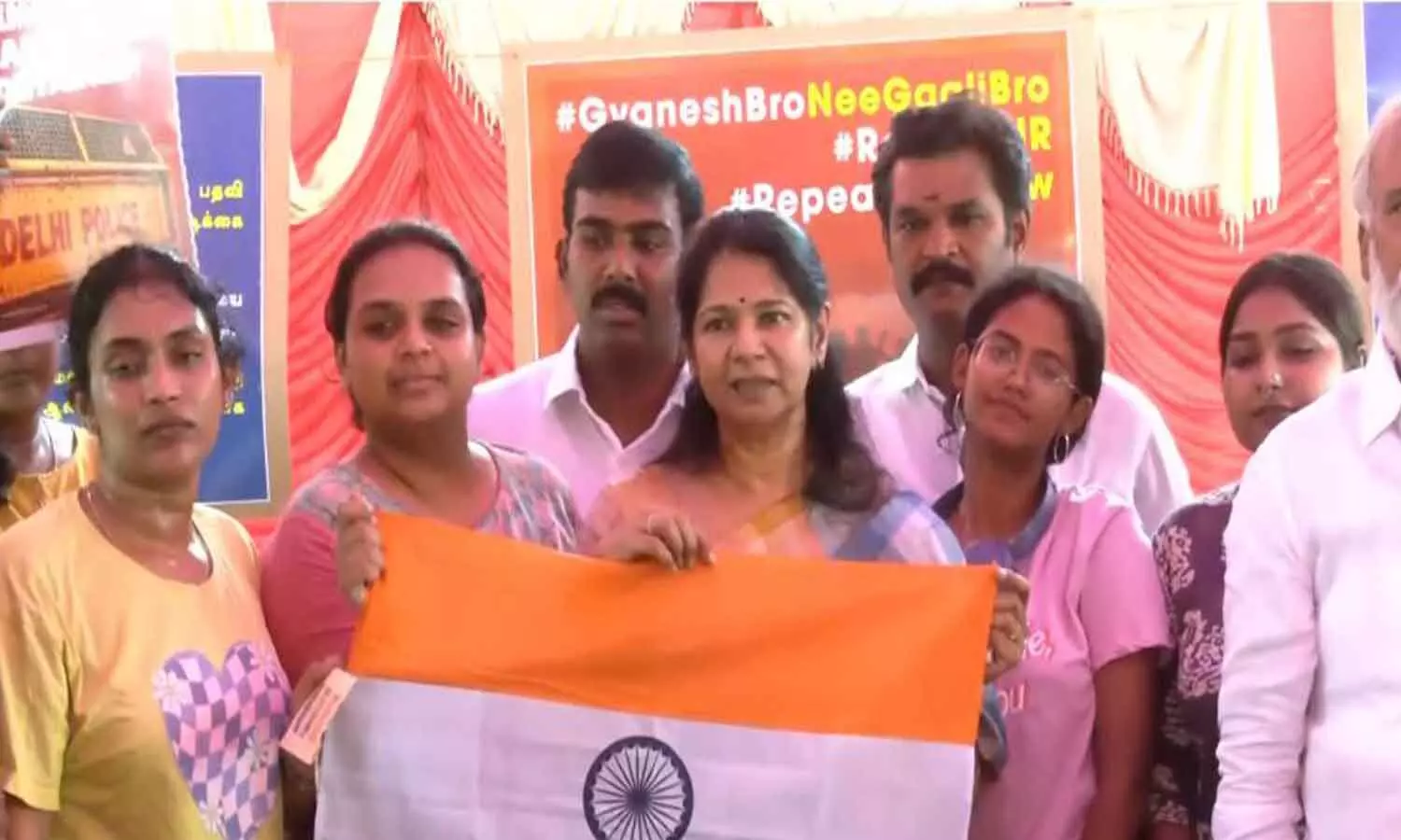 Kanimozhi joins students’ protest Kanimozhi joins students’ protest