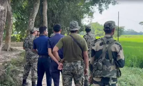 BSF hands over two detained Bangladeshi policemen to BGB