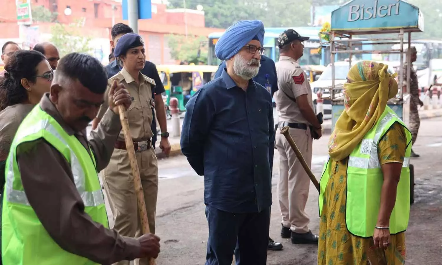 L-G inspects civic amenities in Old Delhi L-G inspects civic amenities in Old Delhi