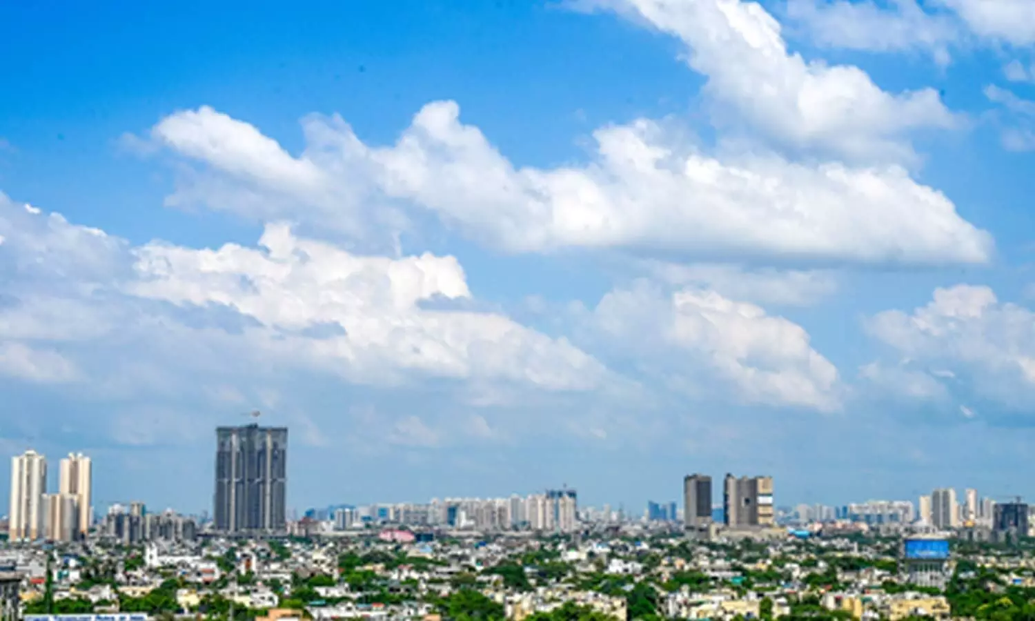 Delhi to witness warmer weather, partly cloudy skies; AQI remains in very poor category Delhi to witness warmer weather, partly cloudy skies; AQI remains in very poor category