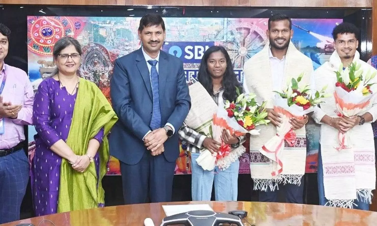 SBI felicitates Odisha hockey stars SBI felicitates Odisha hockey stars