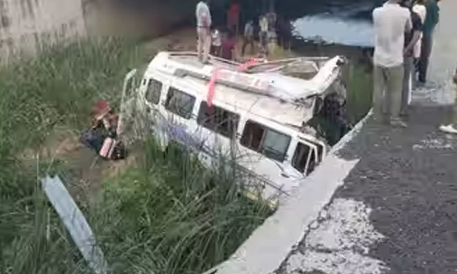 Eight killed as bus plunges into deep canal in Rajasthan Eight killed as bus plunges into deep canal in Rajasthan