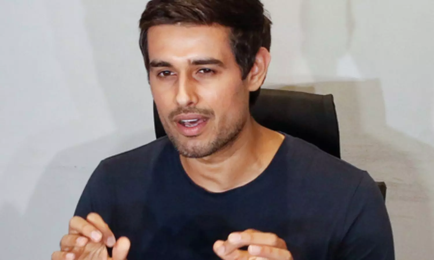 A Delhi court has issued a bailable warrant against YouTuber Dhruv Rathee A Delhi court has issued a bailable warrant against YouTuber Dhruv Rathee