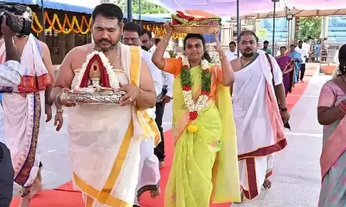 Dr Siri offering silken robes to Jogulamba Balabrahmeswara Swamy at Alampur on Saturday