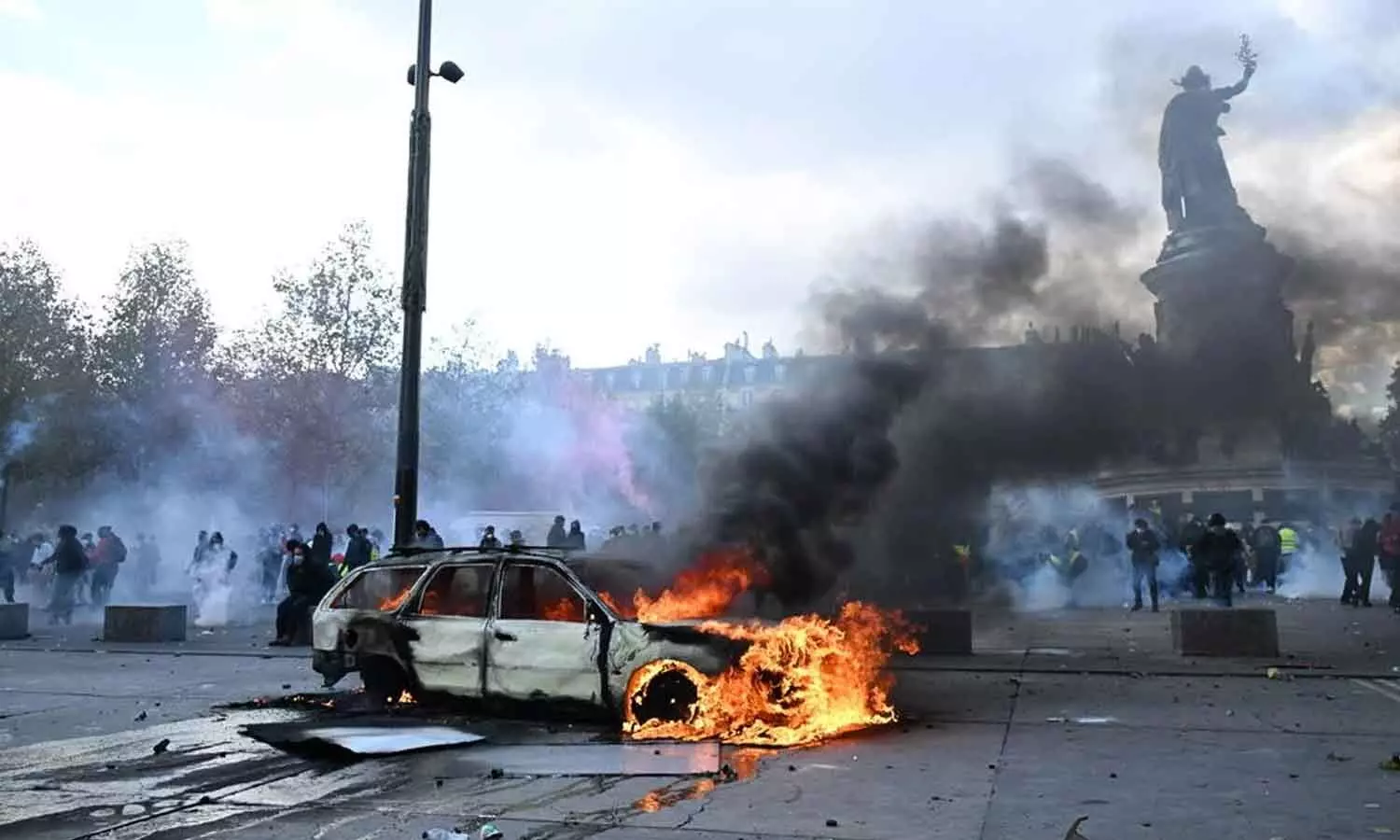 Violent clashes, looting as over 1,800 arrested in France Violent clashes, looting as over 1,800 arrested in France