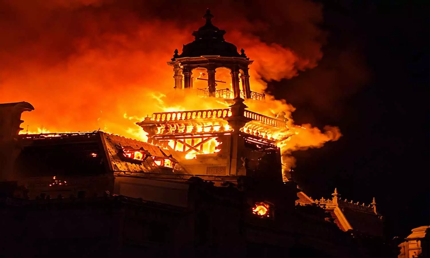 143-yr-old Limoges town hall damaged in arson 143-yr-old Limoges town hall damaged in arson