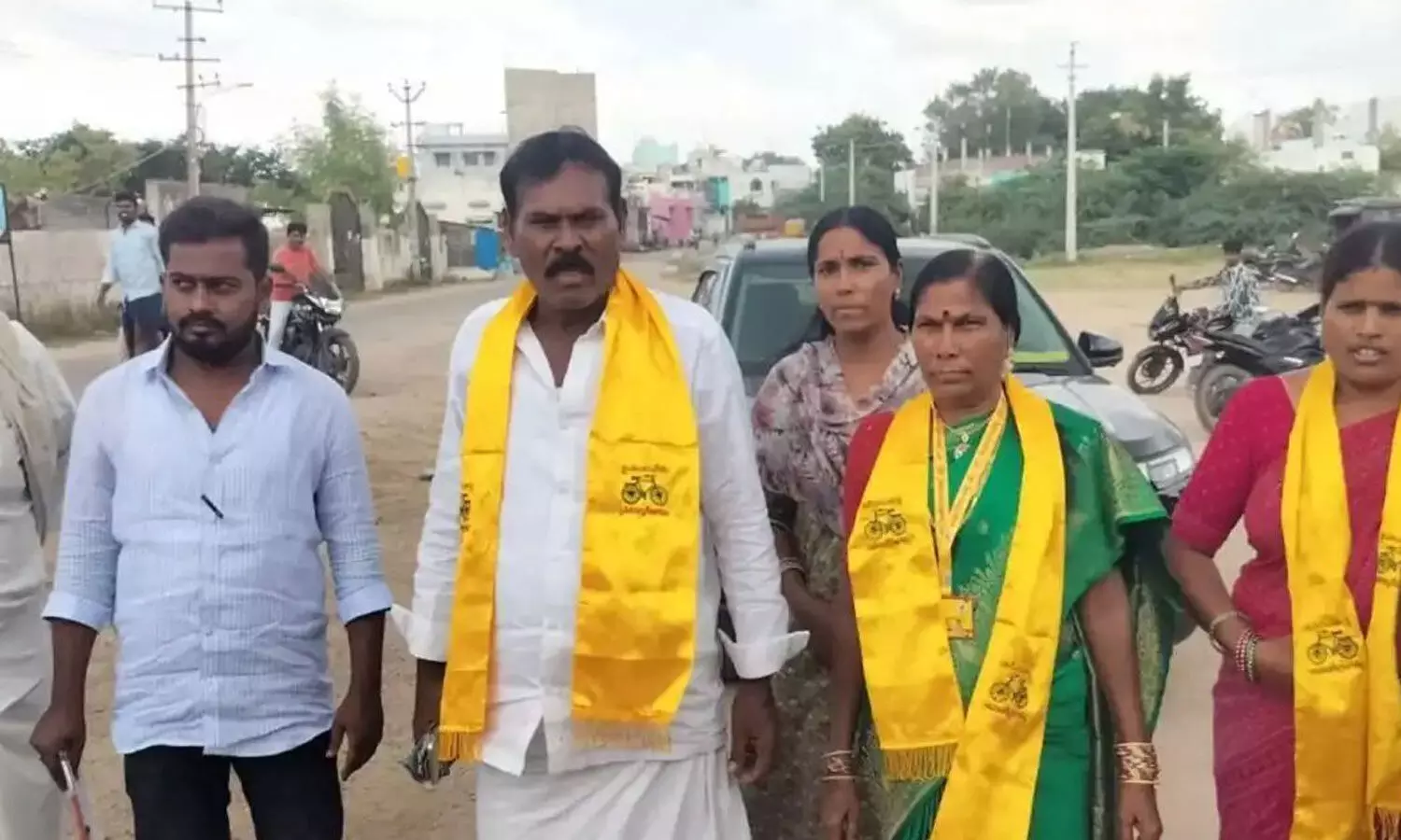 TDP leader Venkateswaramma filing her nomination as a rebel candidate in Gudur TDP leader Venkateswaramma filing her nomination as a rebel candidate in Gudur