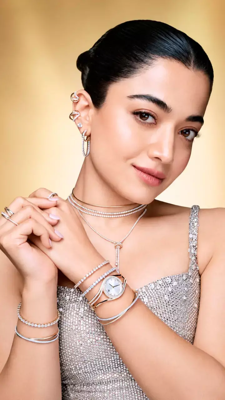 Jayamma’s Charm: Rashmika Mandanna Stuns In A White Saree