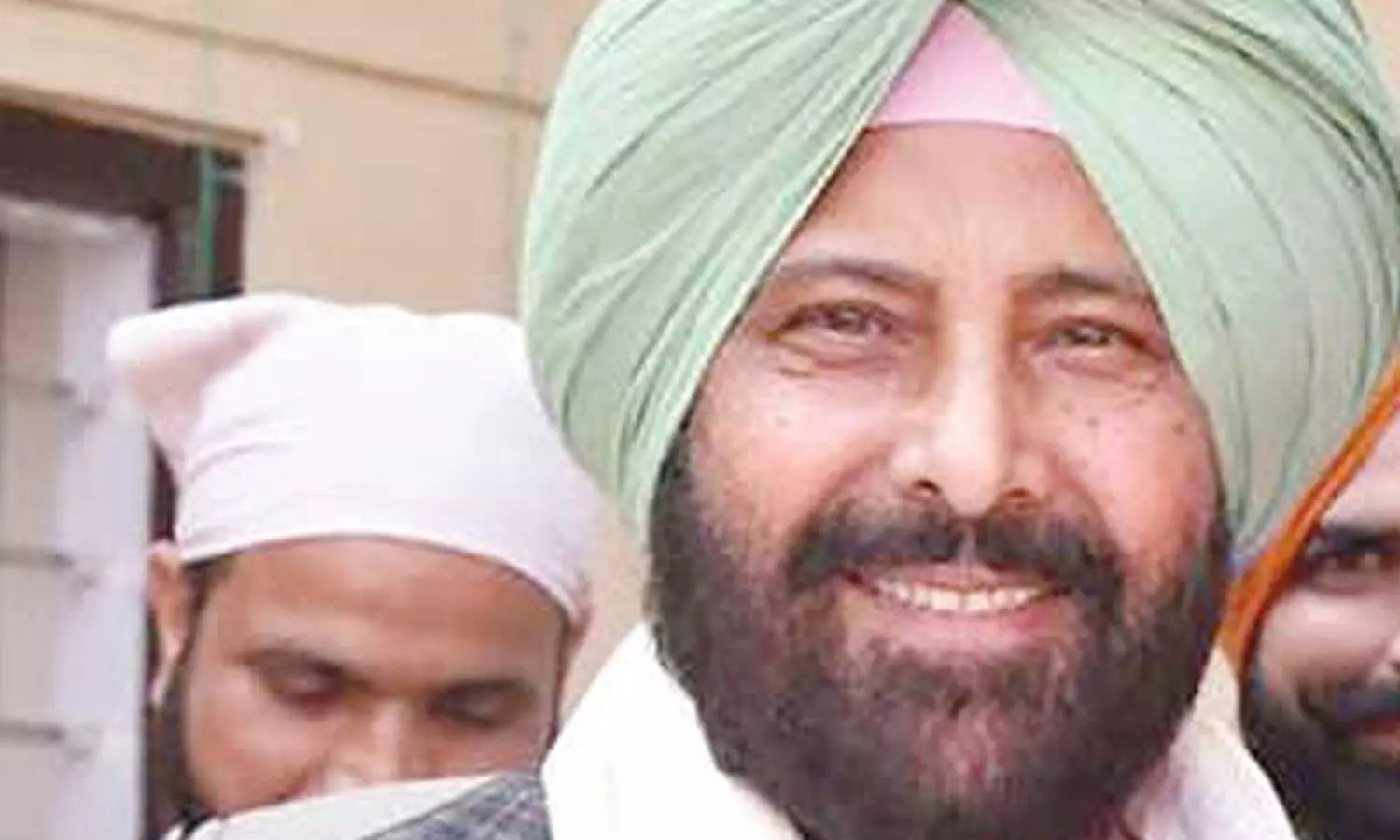Dhillon wears black turban in protest against AAP govt Dhillon wears black turban in protest against AAP govt