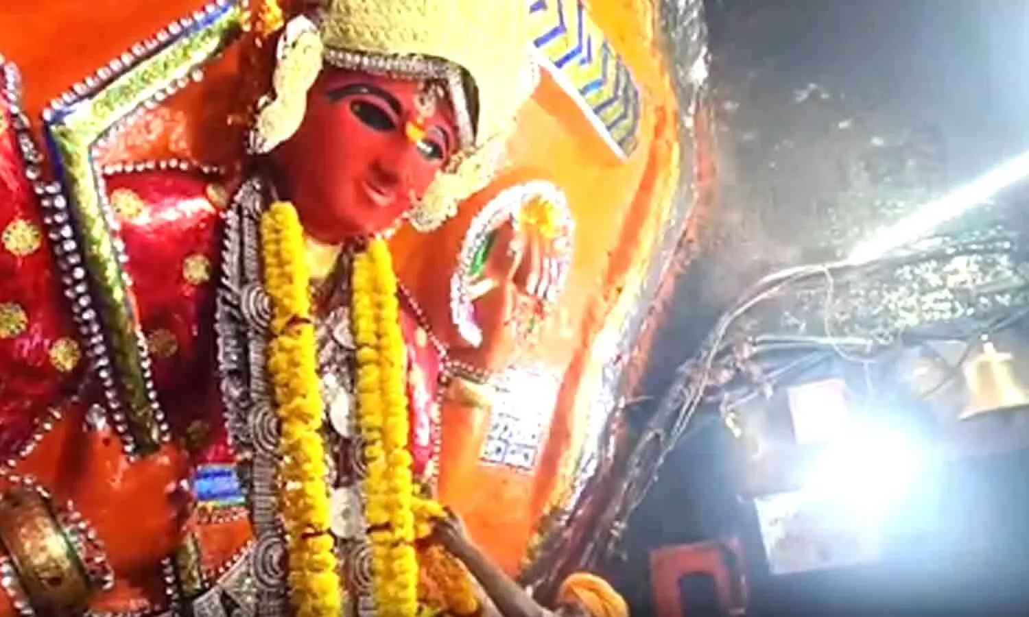 Maha Navami: Devotees throng temples across MP, seek blessings from Goddess Durga Maha Navami: Devotees throng temples across MP, seek blessings from Goddess Durga