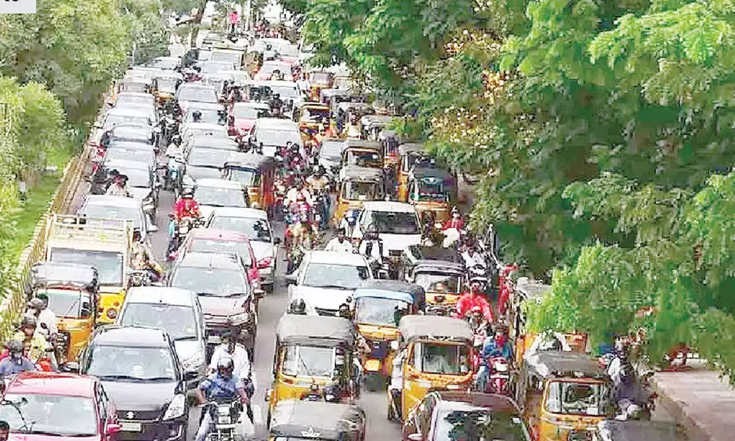 Dasara rush brings traffic on highways to a crawl; buses, trains packed to the hilt Dasara rush brings traffic on highways to a crawl; buses, trains packed to the hilt