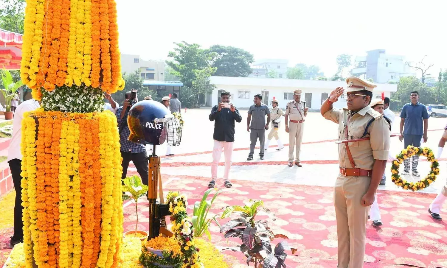 Courage and sacrifices of police personnel will continue to inspire generations: SP Courage and sacrifices of police personnel will continue to inspire generations: SP