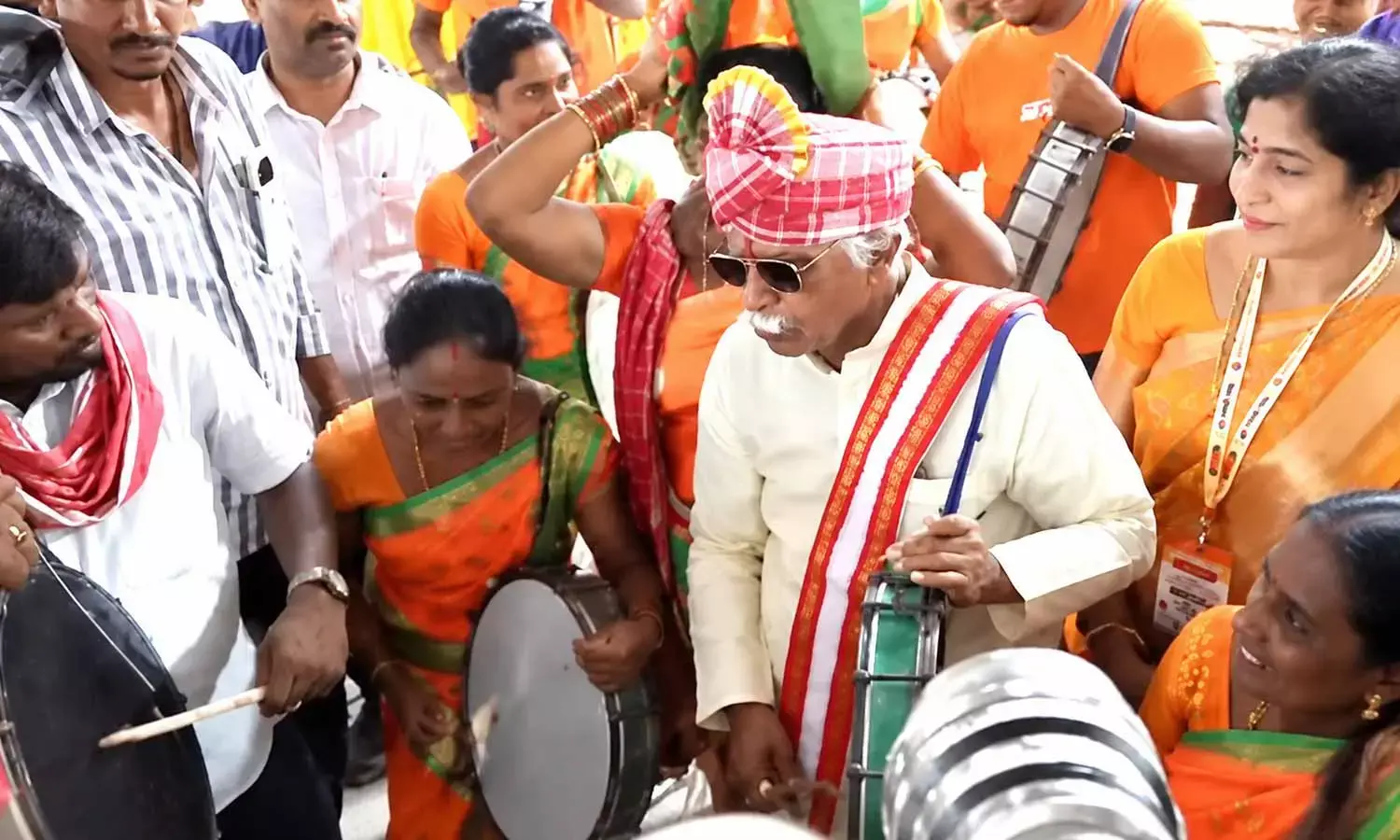 Bandaru Dattatreya holds Alai Balai, says its aim is to unite all