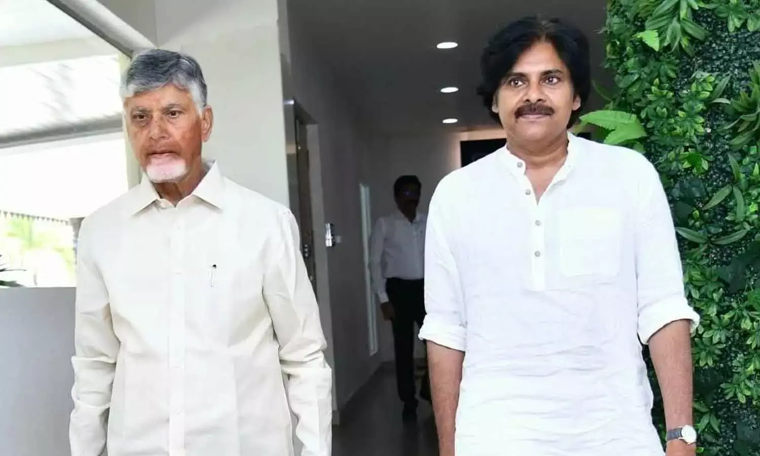 Impromptu meet by Naidu, Pawan