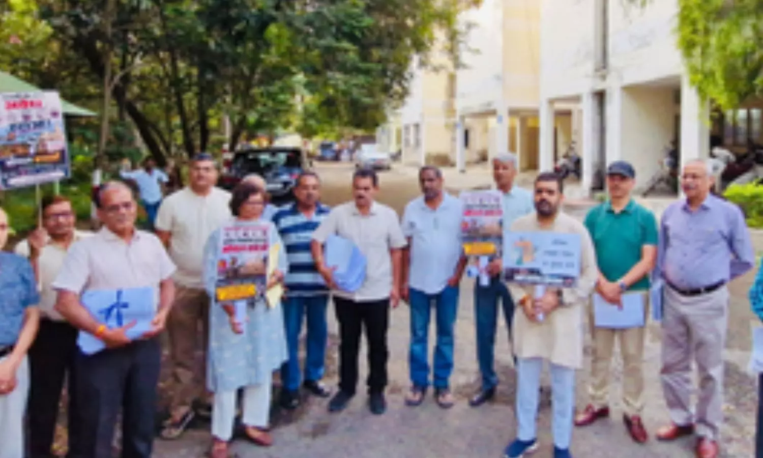 Residents of several localities in Madhya Pradeshs Bhopal Residents of several localities in Madhya Pradeshs Bhopal