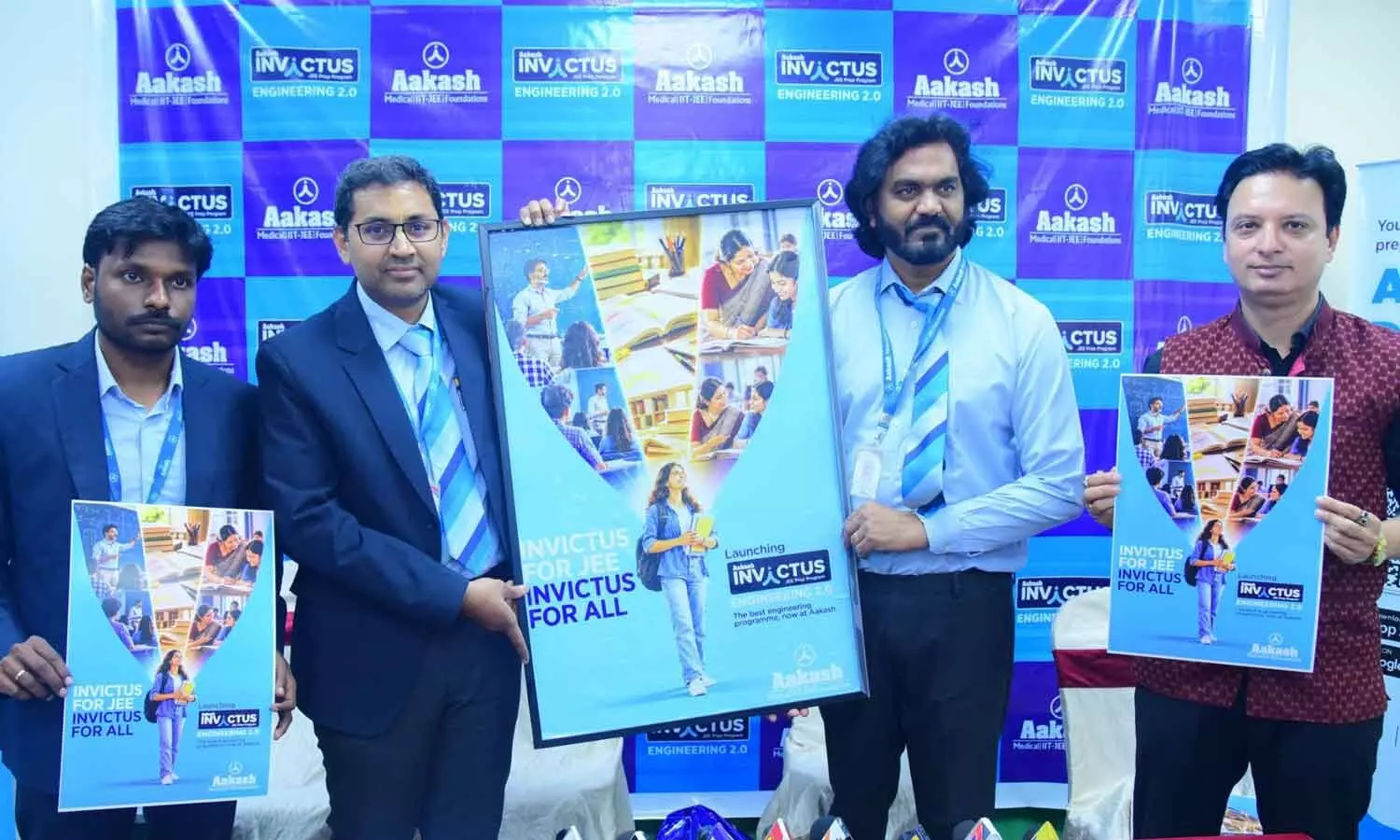 Aakash INVICTUS – Engg 2.0 launched Aakash INVICTUS – Engg 2.0 launched