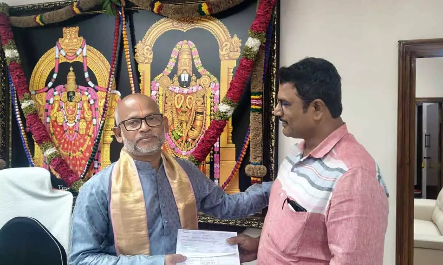 Rs 33L donated to TTD Annaprasadam Trust Rs 33L donated to TTD Annaprasadam Trust