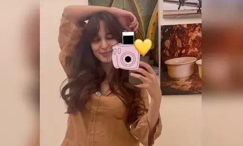 Mommy-to-be Kiara Advani flaunts her new look in a baggy shirt to keep baby bump out of sight Mommy-to-be Kiara Advani flaunts her new look in a baggy shirt to keep baby bump out of sight