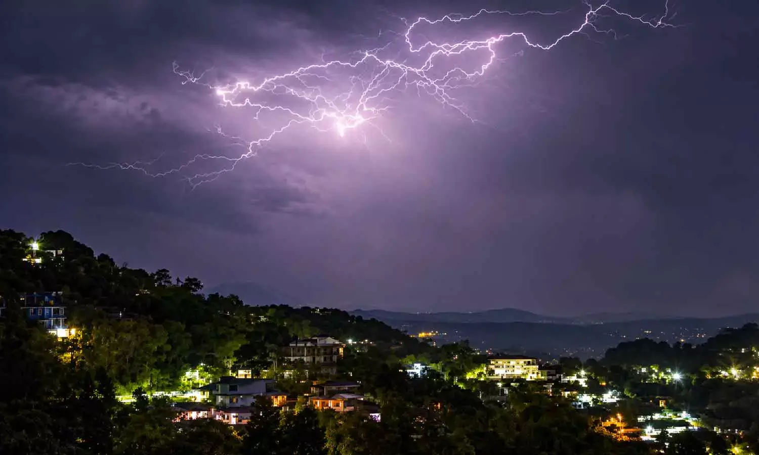 IMD warns of thunderstorms, gusty winds in Telangana IMD warns of thunderstorms, gusty winds in Telangana