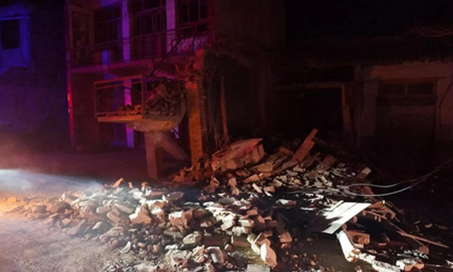 16 killed, 32 injured after 7.0-magnitude quake hits Tibet 16 killed, 32 injured after 7.0-magnitude quake hits Tibet