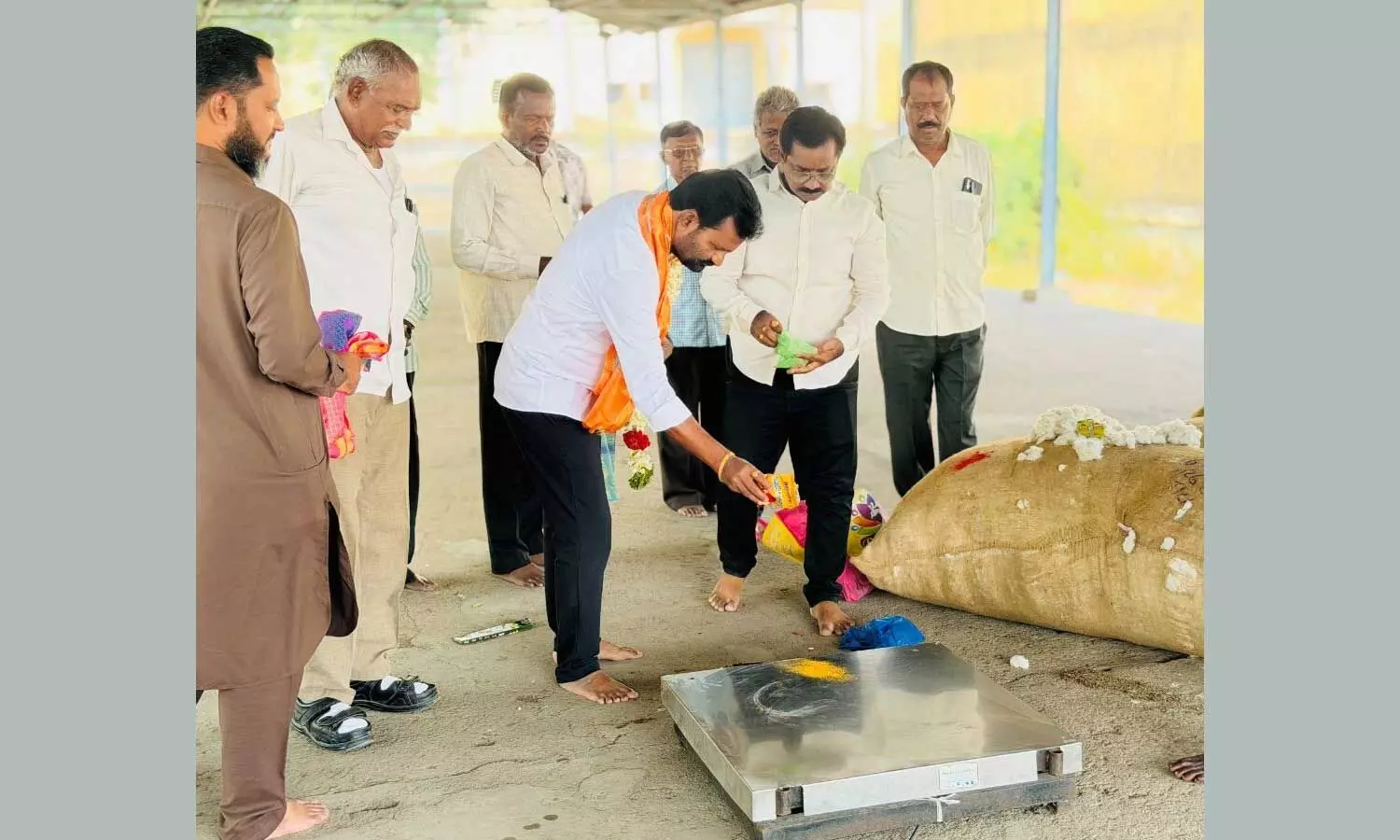 Cotton procurement begins at Karimnagar AMC market Cotton procurement begins at Karimnagar AMC market