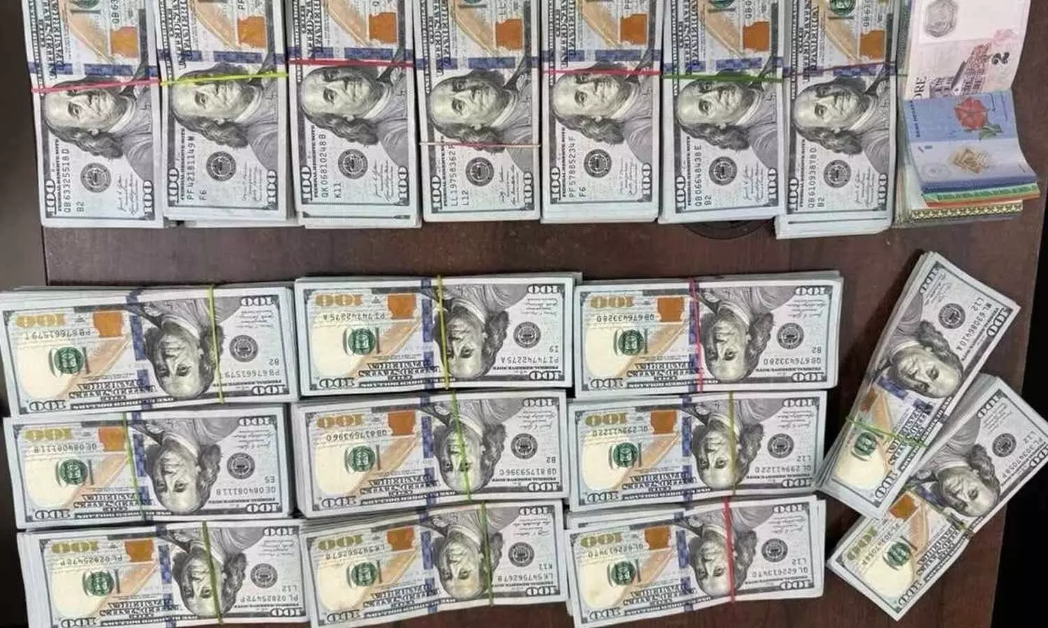 DRI Seizes Foreign Currency Worth ₹1.56 Crore at Shamshabad Airport DRI Seizes Foreign Currency Worth ₹1.56 Crore at Shamshabad Airport