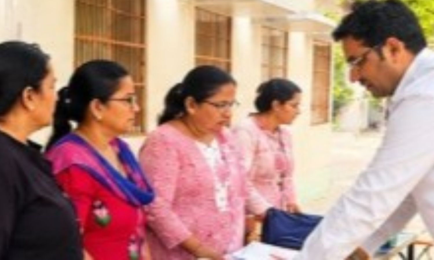 Hans Devide Uttar Pradesh CEO holds special voter registration camps in all districts