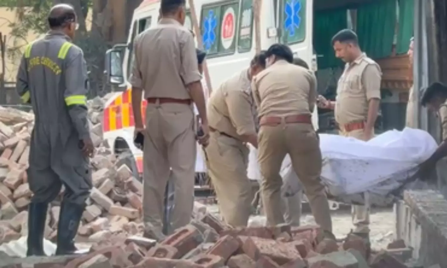 beverage shops located behind the Raipur Temple under the jurisdiction of Sector-126 police station in Noida on Saturday beverage shops located behind the Raipur Temple under the jurisdiction of Sector-126 police station in Noida on Saturday