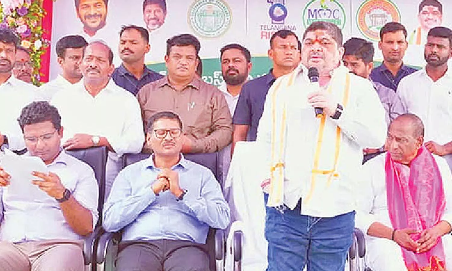 Ponnam lays foundation for Rs 3.22-crore Uppal bus terminal Ponnam lays foundation for Rs 3.22-crore Uppal bus terminal