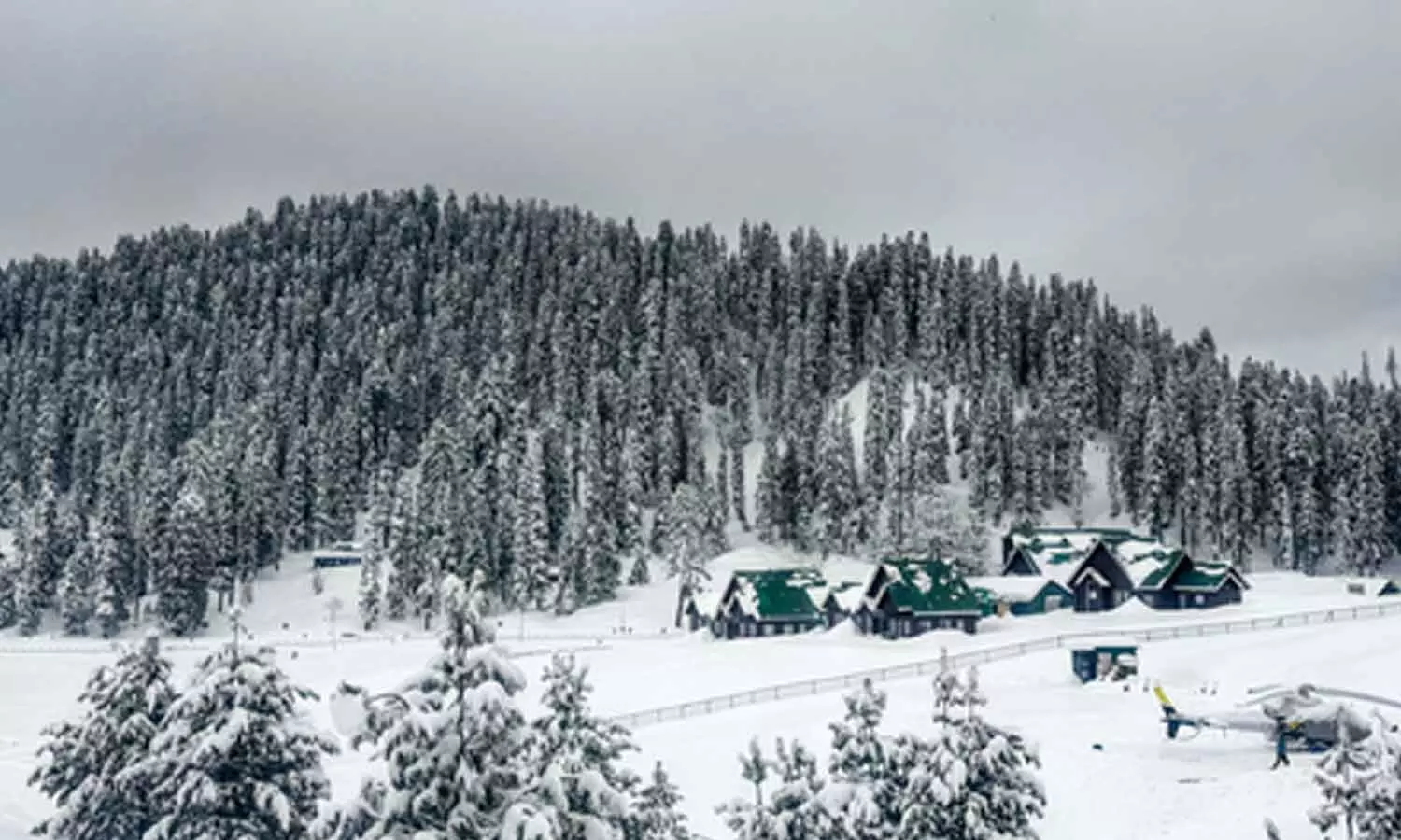 J&K: Night temperature drops below freezing point in Gulmarg, Pahalgam J&K: Night temperature drops below freezing point in Gulmarg, Pahalgam
