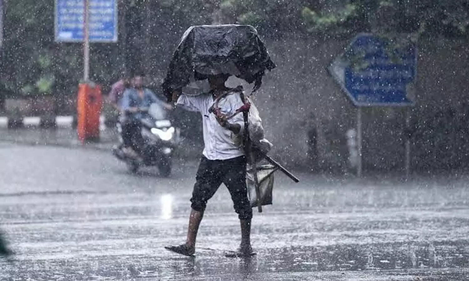 IMD sounds red alert for heavy rain in TG IMD sounds red alert for heavy rain in TG