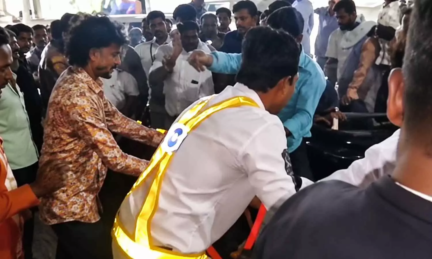 Rapido rider bites traffic cop during drunken driving check Rapido rider bites traffic cop during drunken driving check