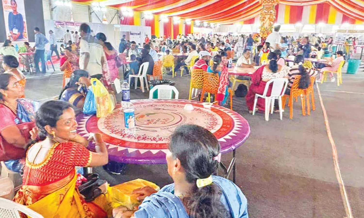 SARAS mela records Rs 1.07 cr sales in a day SARAS mela records Rs 1.07 cr sales in a day