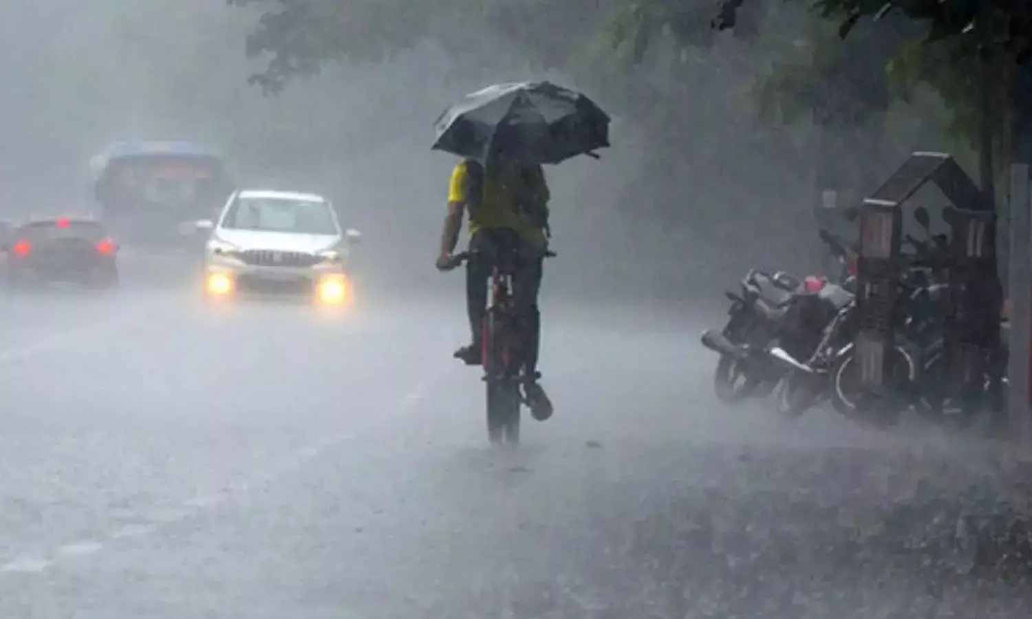 Heavy rain alert issued to AP, Telangana amid expected low pressure Heavy rain alert issued to AP, Telangana amid expected low pressure