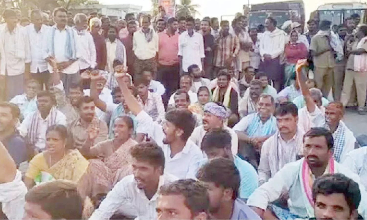 Farmers protest in front of the agriculture market yard in Tirumalagiriof Suryapet Farmers protest in front of the agriculture market yard in Tirumalagiriof Suryapet