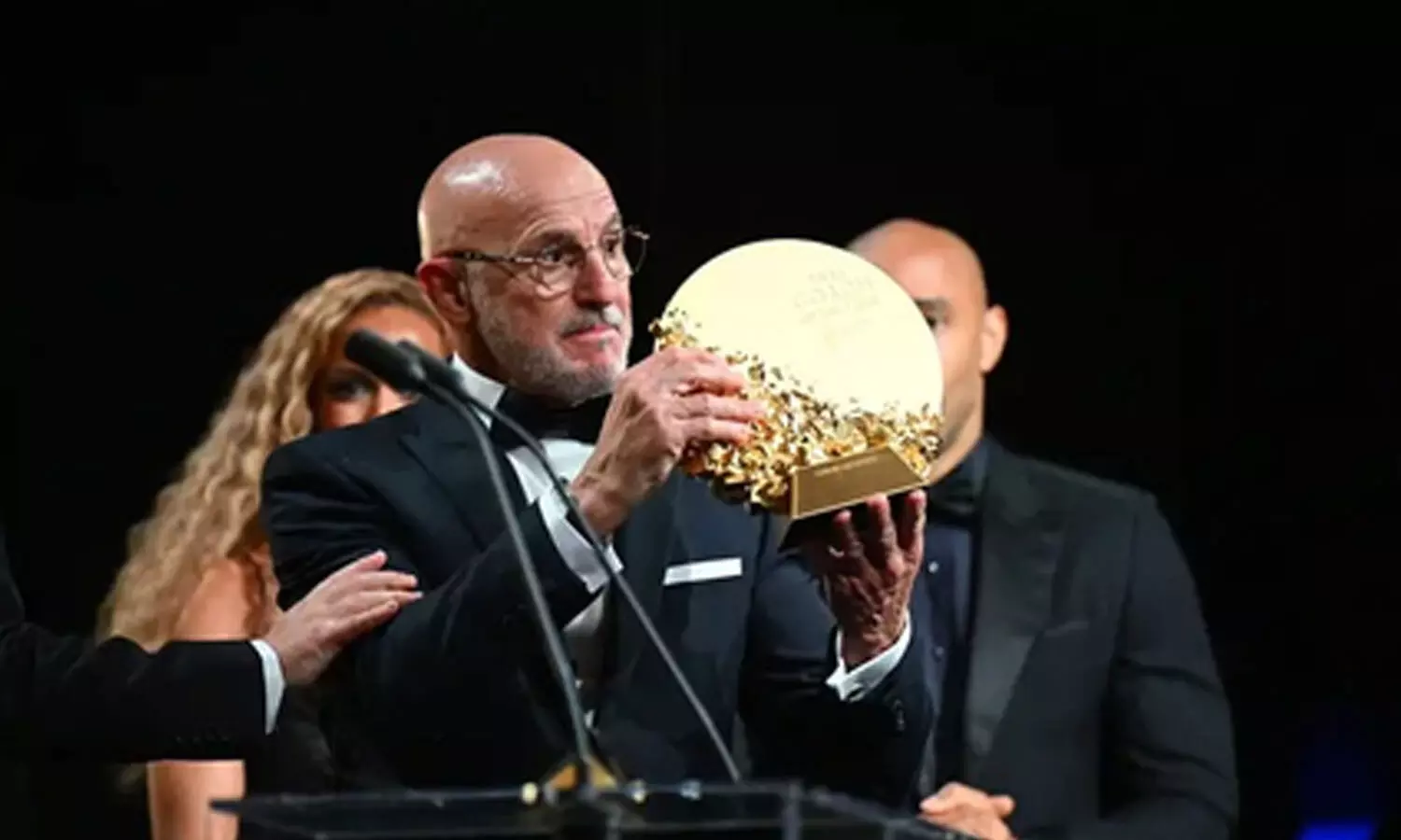 Ballon dOr: Luis de la Fuente named coach of the year; Unai Simon wins best goalkeeper award Ballon dOr: Luis de la Fuente named coach of the year; Unai Simon wins best goalkeeper award