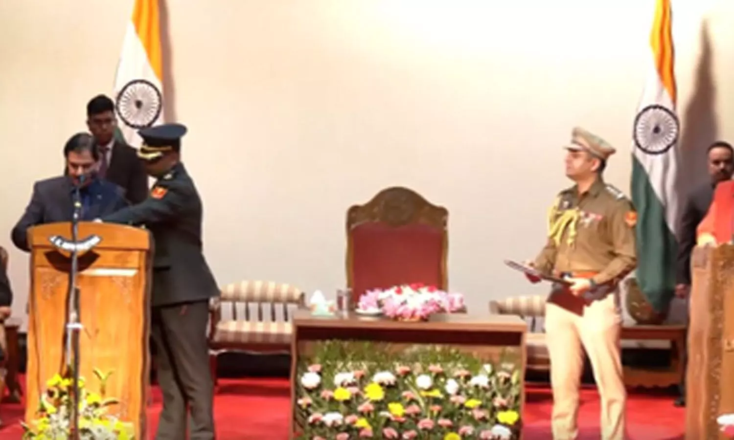 J&K L-G Manoj Sinha administers oath to 4 new ministers in Omar Abdullah govt J&K L-G Manoj Sinha administers oath to 4 new ministers in Omar Abdullah govt