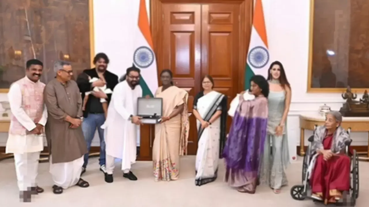 Hariharan presents ‘Vande Mataram’ vinyl to President Droupadi Murmu, calls ‘music a humble offering to the nation’