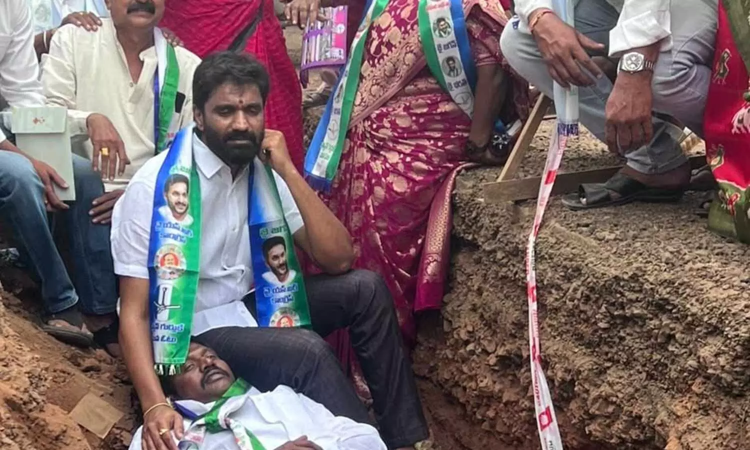 Former MP Margani Bharat Ram staging a protest by stepping into the trenches along with party leaders in Rajamahendravaram on Tuesday Former MP Margani Bharat Ram staging a protest by stepping into the trenches along with party leaders in Rajamahendravaram on Tuesday