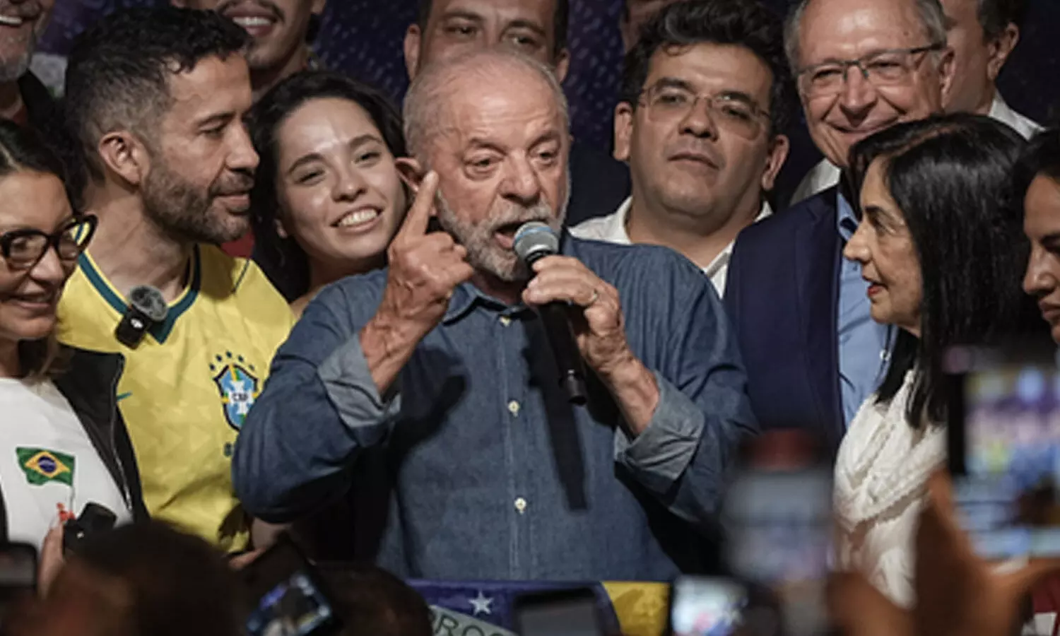 Lula calls Flavio Bolsonaros departure from Brazil shameful Lula calls Flavio Bolsonaros departure from Brazil shameful
