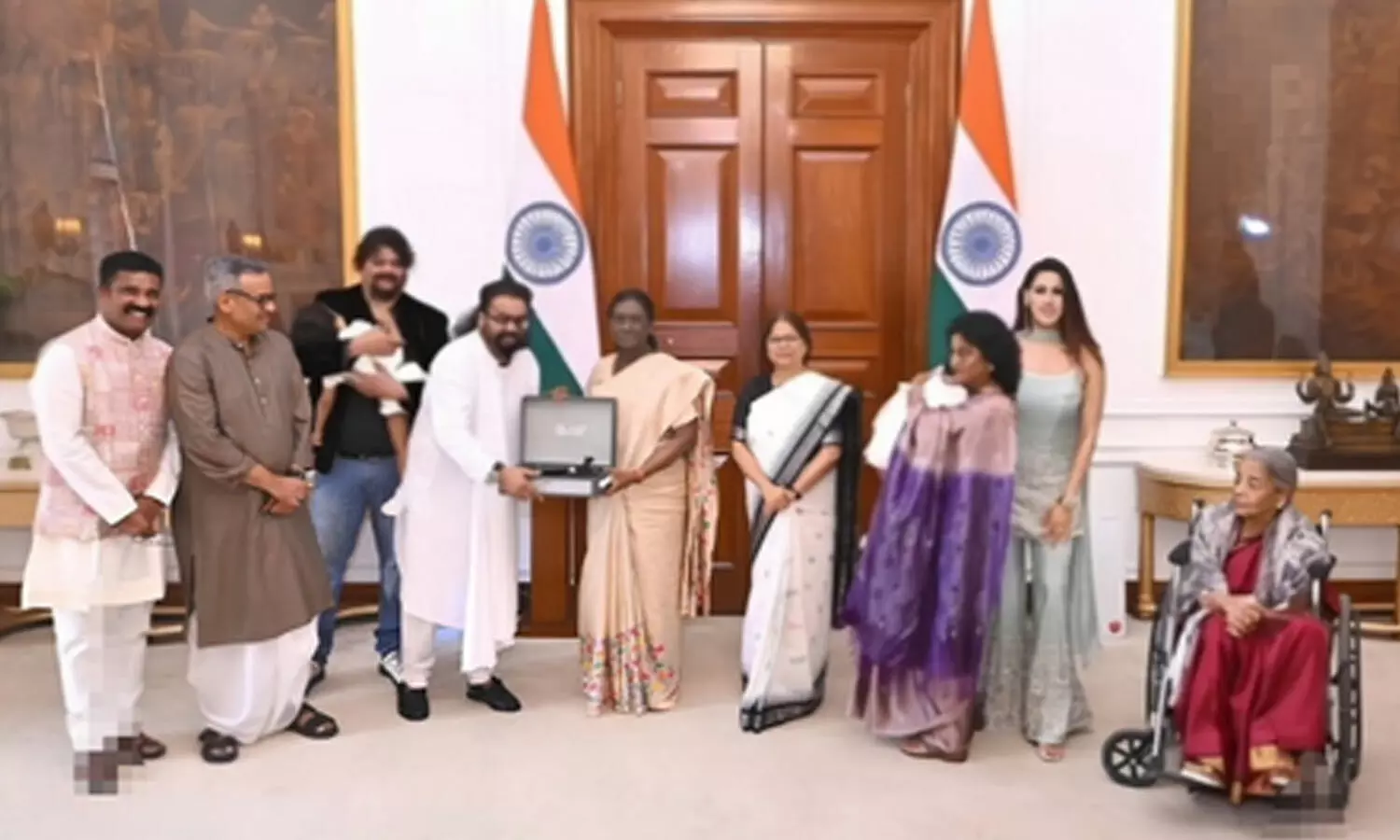 Hariharan presents ‘Vande Mataram’ vinyl to President Droupadi Murmu, calls ‘music a humble offering to the nation’ Hariharan presents ‘Vande Mataram’ vinyl to President Droupadi Murmu, calls ‘music a humble offering to the nation’