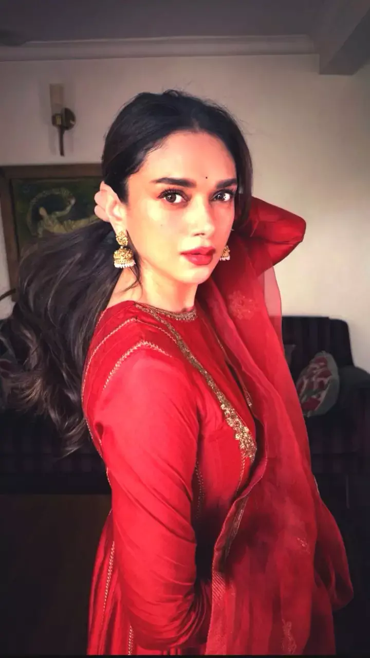 HBD Aditi Rao Hydari: The Queen Of Effortless Fashion HBD Aditi Rao Hydari: The Queen Of Effortless Fashion